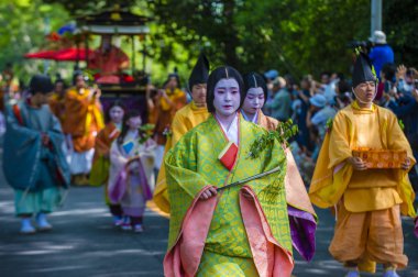 Kyoto - 15 Mayıs: Kyoto, Japonya üzerinde 15 Mayıs 2018 Aoi Matsuri katılımcılar. AOI Mastsuri tarihlerinde Kyoto, Japonya'da üç ana yıllık festivaller biridir