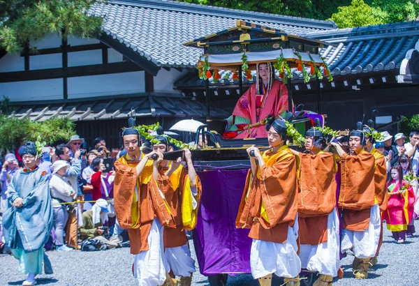 2018에 일본에서 아오이 축제에서 참가자 아오이 Mastsuri은 교토에서에서 — 스톡 사진