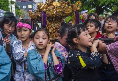 Tokyo - 19 Mayıs: Tokyo, Japonya üzerinde 19 Mayıs 2018 Kanda Matsuri katılımcılar. Kanda Matsuri Tokyo, Japonya'nın üç ana festivaller biridir