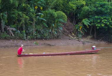 Luang Prabang, Laos - Ağustos 12: Laos balıkçı Luang Prabang Laos Mekong üzerinde 12 Ağustos 2018, Mekong Nehri, Asya'nın en uzun nehir biridir