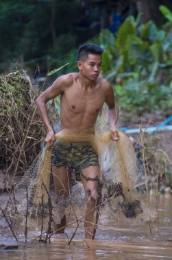 Luang Prabang, Laos - Ağustos 12: Laos balıkçı Luang Prabang Laos Mekong üzerinde 12 Ağustos 2018, Mekong Nehri, Asya'nın en uzun nehir biridir