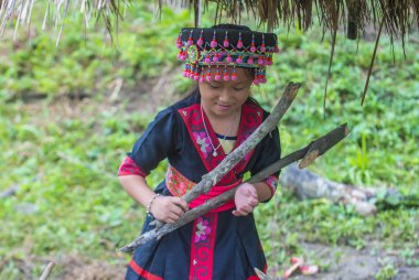 Bam Na Ouan, Laos - Ağustos 13: Bam Na Ouan köyü Laos üzerinde 13 Ağustos 2018 Hmong azınlıkta kızdan. Hmong azınlık Laos 49 etnik gruplarından biridir 