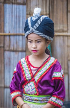Bam Na Ouan, Laos - Ağustos 13: Bam Na Ouan köyü Laos üzerinde 13 Ağustos 2018 Hmong azınlıkta kızdan. Hmong azınlık Laos 49 etnik gruplarından biridir 