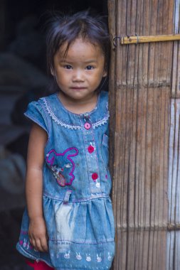 Bam Phoansa At, Laos - Ağustos 14: Laos çocuk için köyde Bam Phoansa, Laos üzerinde 14 Ağustos 2018. Laos hayatımızda köylerde nüfusun neredeyse yüzde 70'i 
