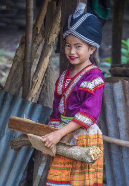 Bam Na Ouan, Laos - Ağustos 13: Bam Na Ouan köyü Laos üzerinde 13 Ağustos 2018 Hmong azınlıkta kızdan. Hmong azınlık Laos 49 etnik gruplarından biridir 