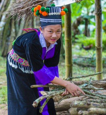 Bam Na Ouan, Laos - Ağustos 13: Bam Na Ouan köyü Laos üzerinde 13 Ağustos 2018 Hmong azınlıkta kızdan. Hmong azınlık Laos 49 etnik gruplarından biridir 