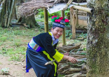 Bam Na Ouan, Laos - Ağustos 13: Bam Na Ouan köyü Laos üzerinde 13 Ağustos 2018 Hmong azınlıkta kızdan. Hmong azınlık Laos 49 etnik gruplarından biridir 
