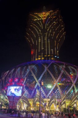 Macau - Mart 07: Lisboa hotel ve casino üzerinde 07 Mart 2018 Macau dış. 1970'te otel açtı ve toplam 2,362 oda var
