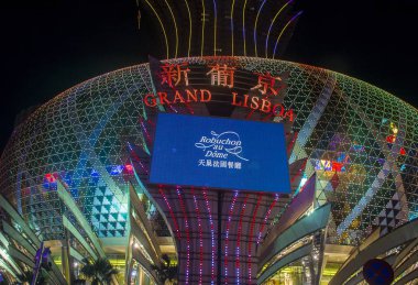 Macau - Mart 07: Lisboa hotel ve casino üzerinde 07 Mart 2018 Macau dış. 1970'te otel açtı ve toplam 2,362 oda var
