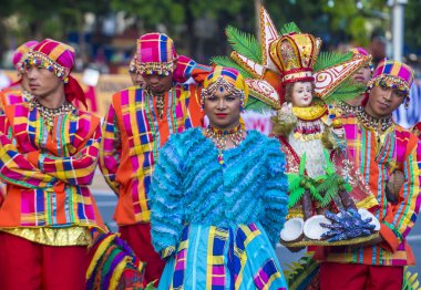 Manila, Filipinler - 27 Nisan: Aliwan fiesta üzerinde 27 Nisan 2018 Manila Filipinler katılımcılar. Aliwan Fiesta farklı kültürel festivaller Filipinler toplar yıllık bir olaydır