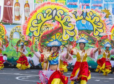 Manila, Filipinler - 27 Nisan: Aliwan fiesta üzerinde 27 Nisan 2018 Manila Filipinler katılımcılar. Aliwan Fiesta farklı kültürel festivaller Filipinler toplar yıllık bir olaydır