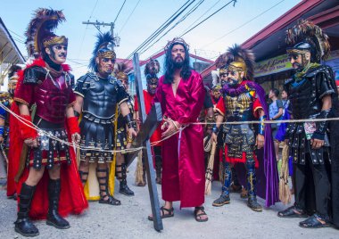 Boac, Filipinler - 30 Mart: Katılımcılar Boac Marinduque Moriones Festivali Türkiye ada. Anualy kutsal hafta düzenlenen Moriones Festivali 