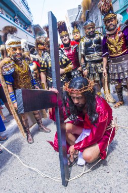 Boac, Filipinler - 30 Mart: Katılımcılar Boac Marinduque Moriones Festivali Türkiye ada. Anualy kutsal hafta düzenlenen Moriones Festivali 