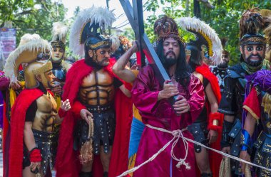 Boac, Filipinler - 30 Mart: Katılımcılar Boac Marinduque Moriones Festivali Türkiye ada. Anualy kutsal hafta düzenlenen Moriones Festivali 