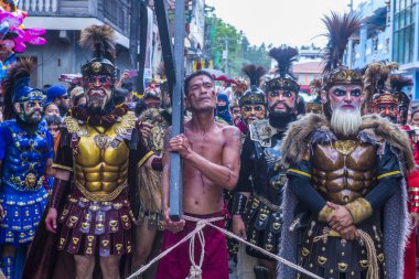 Boac, Filipinler - 30 Mart: Katılımcılar Boac Marinduque Moriones Festivali Türkiye ada. Anualy kutsal hafta düzenlenen Moriones Festivali 