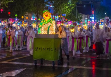 Seul - 10 Mayıs: Seul, Kore üzerinde 10 Mayıs 2018 bir geçit töreni sırasında Lotus Lantern Festivali katılımcılar. Festival Buda'nın Doğum kutlamasıdır