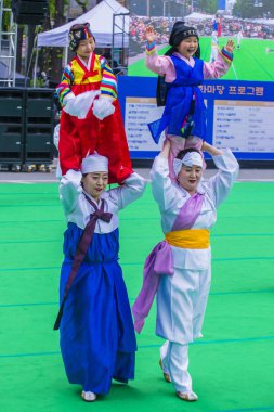 Seoul - 10 Mayıs: Katılımcılar bir kültür performans Lotus Lantern Festivali Seul, Kore üzerinde 10 Mayıs 2018 sırasında festivalin bir Buda'nın Doğum kutlamasıdır