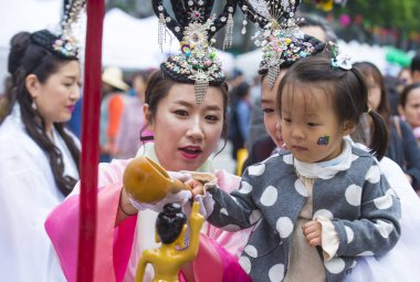 Seoul - 11 Mayıs: Banyo, Buda töreni sırasında Lotus Lantern Festivali Seul, Kore üzerinde 11 Mayıs 2018 festivalin bir Buda'nın Doğum kutlamasıdır