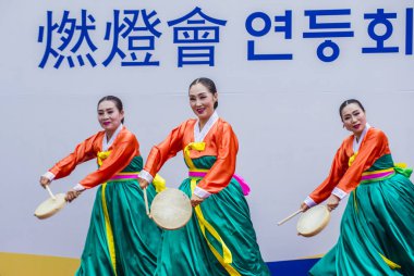 Seoul - 10 Mayıs: Katılımcılar bir kültür performans Lotus Lantern Festivali Seul, Kore üzerinde 10 Mayıs 2018 sırasında festivalin bir Buda'nın Doğum kutlamasıdır