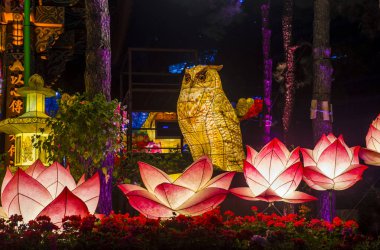 Seoul - 11 Mayıs: 11 Mayıs 2018 tarihinde Seoul Korea içinde Lotus fener Festival renkli fener dekorasyon Jogyesa Tapınağı'nda. Festival Buda'nın Doğum kutlamasıdır