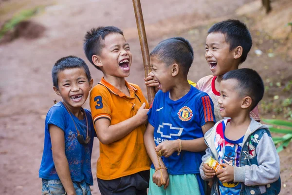 Bam Phoansa Laos Ağustos Laos Çocuklar Köyde Bam Phoansa Laos — Stok fotoğraf