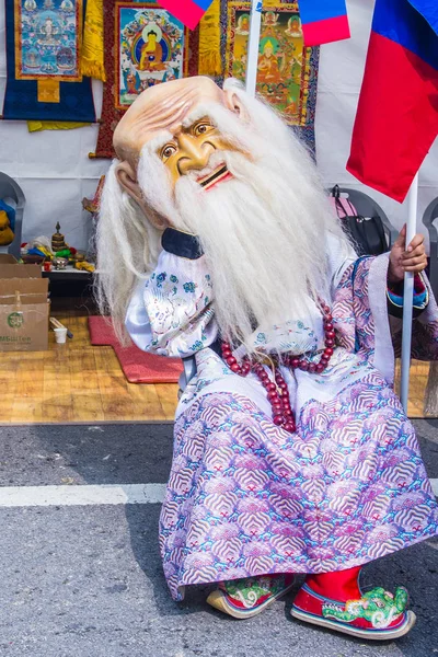 ソウル モンゴル人男性 Sagaan Ubgen 2018 日韓国のソウルでロータス ランタン フェスティバルの期間中の伝統的なコスチューム祭りが釈迦の誕生のお祝い — ストック写真