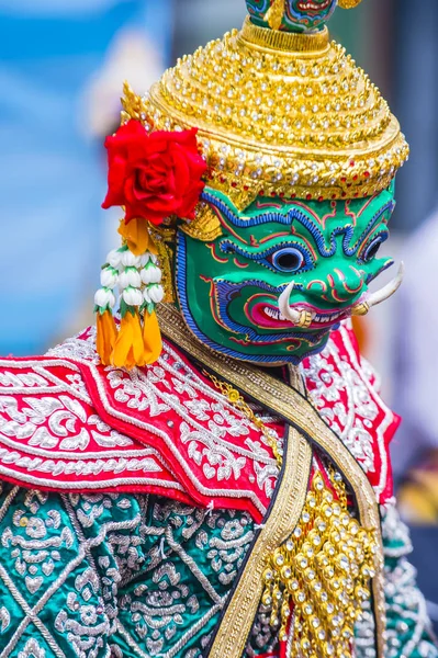ソウル 肖像画 2018 日韓国のソウルでロータス ランタン フェスティバルの期間中タイ伝統舞踊の祭りが釈迦の誕生のお祝い — ストック写真
