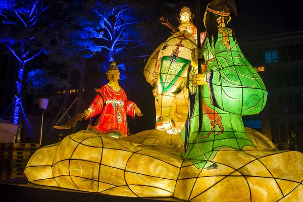 Seoul - 11 Mayıs: 11 Mayıs 2018 tarihinde Seoul Korea içinde Lotus fener Festival renkli fener dekorasyon Jogyesa Tapınağı'nda. Festival Buda'nın Doğum kutlamasıdır