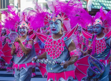 Tokyo - Ağustos 25: Katılımcılar Tokyo Japonya üzerinde 25 Ağustos 2018 Asakusa samba karnaval. Büyük Kuzey yarımkürede türünün Asakusa samba karnaval. 
