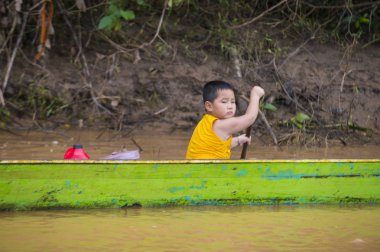 Luang Prabang, Laos - Ağustos 12: Laos balıkçı Luang Prabang Laos Mekong üzerinde 12 Ağustos 2018, Mekong Nehri, Asya'nın en uzun nehir biridir
