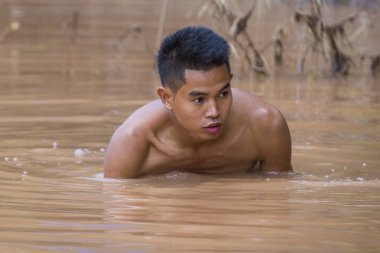 Luang Prabang, Laos - Ağustos 12: Laos balıkçı Luang Prabang Laos Mekong üzerinde 12 Ağustos 2018, Mekong Nehri, Asya'nın en uzun nehir biridir