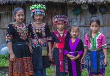 Bam Na Ouan, Laos - Ağustos 13: Bam Na Ouan köyü Laos üzerinde 13 Ağustos 2018 Hmong azınlıkta kızlardan. Hmong azınlık Laos 49 etnik gruplarından biridir 