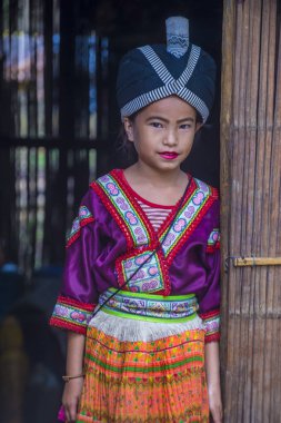 Bam Na Ouan, Laos - Ağustos 13: Bam Na Ouan köyü Laos üzerinde 13 Ağustos 2018 Hmong azınlıkta kızdan. Hmong azınlık Laos 49 etnik gruplarından biridir 