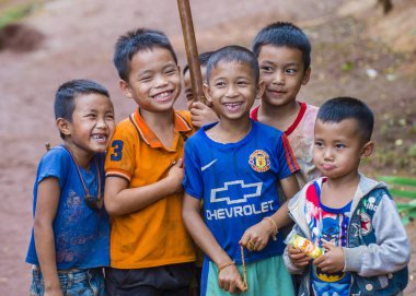 Bam Phoansa At, Laos - Ağustos 14: Laos çocuklar köyde Bam Phoansa, Laos üzerinde 14 Ağustos 2018. Laos hayatımızda köylerde nüfusun neredeyse yüzde 70'i 