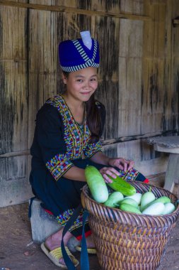 Bam Na Ouan, Laos - Ağustos 13: Bam Na Ouan köyü Laos üzerinde 13 Ağustos 2018 Hmong azınlıkta kızdan. Hmong azınlık Laos 49 etnik gruplarından biridir 