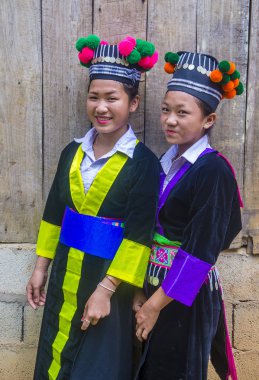 Bam Na Ouan, Laos - Ağustos 13: Bam Na Ouan köyü Laos üzerinde 13 Ağustos 2018 Hmong azınlıkta kızlardan. Hmong azınlık Laos 49 etnik gruplarından biridir 
