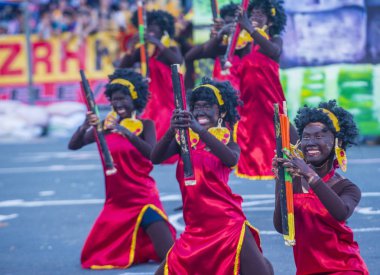 Manila, Filipinler - 27 Nisan: Aliwan fiesta üzerinde 27 Nisan 2018 Manila Filipinler katılımcılar. Aliwan Fiesta farklı kültürel festivaller Filipinler toplar yıllık bir olaydır