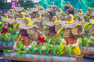 Manila, Filipinler - 27 Nisan: Aliwan fiesta üzerinde 27 Nisan 2018 Manila Filipinler katılımcılar. Aliwan Fiesta farklı kültürel festivaller Filipinler toplar yıllık bir olaydır