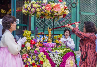 Seoul - 11 Mayıs: Banyo, Buda töreni sırasında Lotus Lantern Festivali Seul, Kore üzerinde 11 Mayıs 2018 festivalin bir Buda'nın Doğum kutlamasıdır
