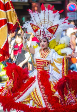 Tokyo - Ağustos 25: Katılımcı Asakusa samba karnaval Tokyo Japonya üzerinde 25 Ağustos 2018. Büyük Kuzey yarımkürede türünün Asakusa samba karnaval. 