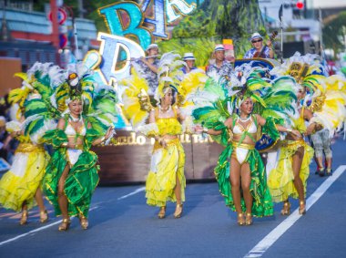 Tokyo - Ağustos 25: Katılımcılar Tokyo Japonya üzerinde 25 Ağustos 2018 Asakusa samba karnaval. Büyük Kuzey yarımkürede türünün Asakusa samba karnaval. 
