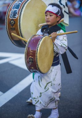 Tokyo - Ağustos 26: Tokyo, Japonya üzerinde 26 Ağustos 2018 Awa Odori Festivali katılımcı. AWA Odori Japonya'nın en büyük dans festivalidir
