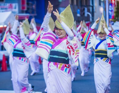 Tokyo - Ağustos 26: Katılımcılar Awa Odori Festivali, Tokyo, Japonya üzerinde 26 Ağustos 2018. AWA Odori Japonya'nın en büyük dans festivalidir