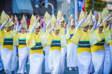 Tokyo - Ağustos 26: Katılımcılar Awa Odori Festivali, Tokyo, Japonya üzerinde 26 Ağustos 2018. AWA Odori Japonya'nın en büyük dans festivalidir