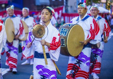 Tokyo - Ağustos 26: Katılımcılar Awa Odori Festivali, Tokyo, Japonya üzerinde 26 Ağustos 2018. AWA Odori Japonya'nın en büyük dans festivalidir