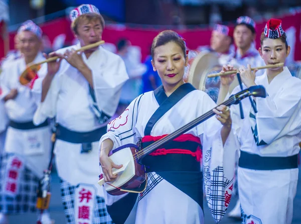 26日 2018 日に東京で阿波踊りの参加者 阿波おどりは 日本最大のダンスの祭典 — ストック写真