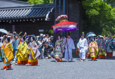 Kyoto - 15 Mayıs: Kyoto, Japonya üzerinde 15 Mayıs 2018 Aoi Matsuri katılımcılar. AOI Mastsuri tarihlerinde Kyoto, Japonya'da üç ana yıllık festivaller biridir