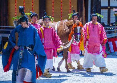 Kyoto - 15 Mayıs: Kyoto, Japonya üzerinde 15 Mayıs 2018 Aoi Matsuri katılımcılar. AOI Mastsuri tarihlerinde Kyoto, Japonya'da üç ana yıllık festivaller biridir