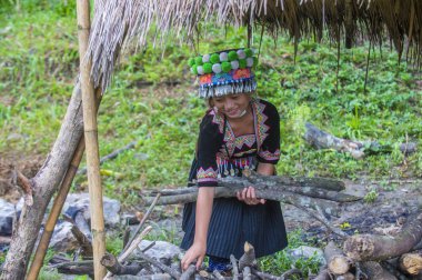 Bam Na Ouan, Laos - Ağustos 13: Bam Na Ouan köyü Laos üzerinde 13 Ağustos 2018 Hmong azınlıkta kızdan. Hmong azınlık Laos 49 etnik gruplarından biridir 