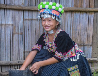 Bam Na Ouan, Laos - Ağustos 13: Bam Na Ouan köyü Laos üzerinde 13 Ağustos 2018 Hmong azınlıkta kızdan. Hmong azınlık Laos 49 etnik gruplarından biridir 